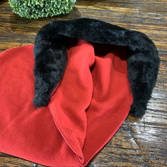 Orvis brand black faux fur hood hoodie warm red neck wrap scarf combo. Unusual - Picture 2 of 8